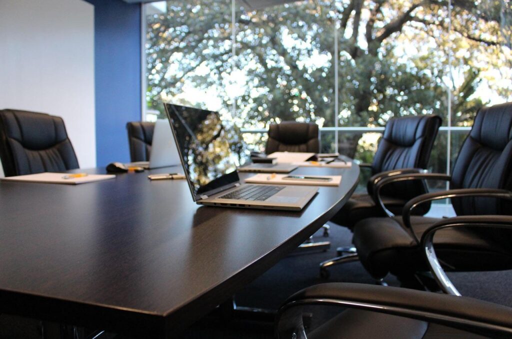 mid-size firm, meeting-1516329.jpg