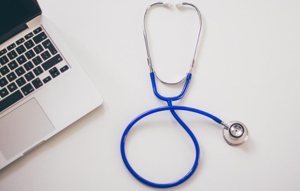 stethoscope, laptop, health-2617701.jpg